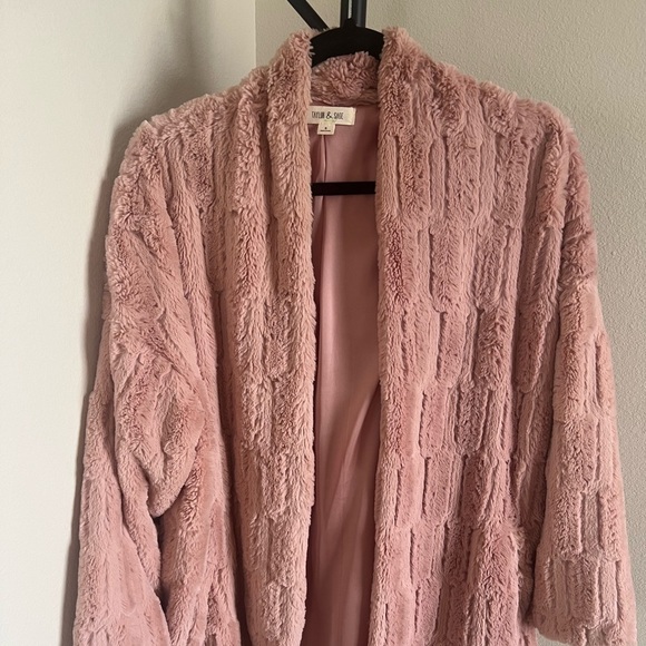 Taylor & Sage Blush Textured Faux Fur Jacket - Picture 1 of 4